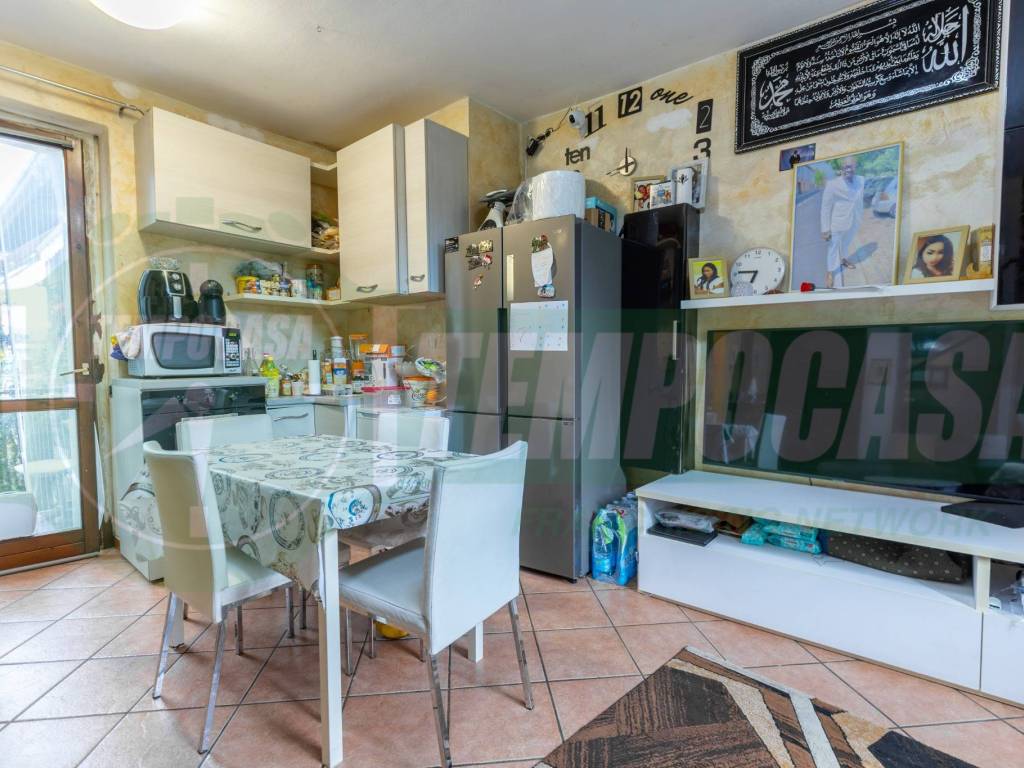 Appartamento a Uboldo in Via P. C. Tognoni, 17 - Foto 2