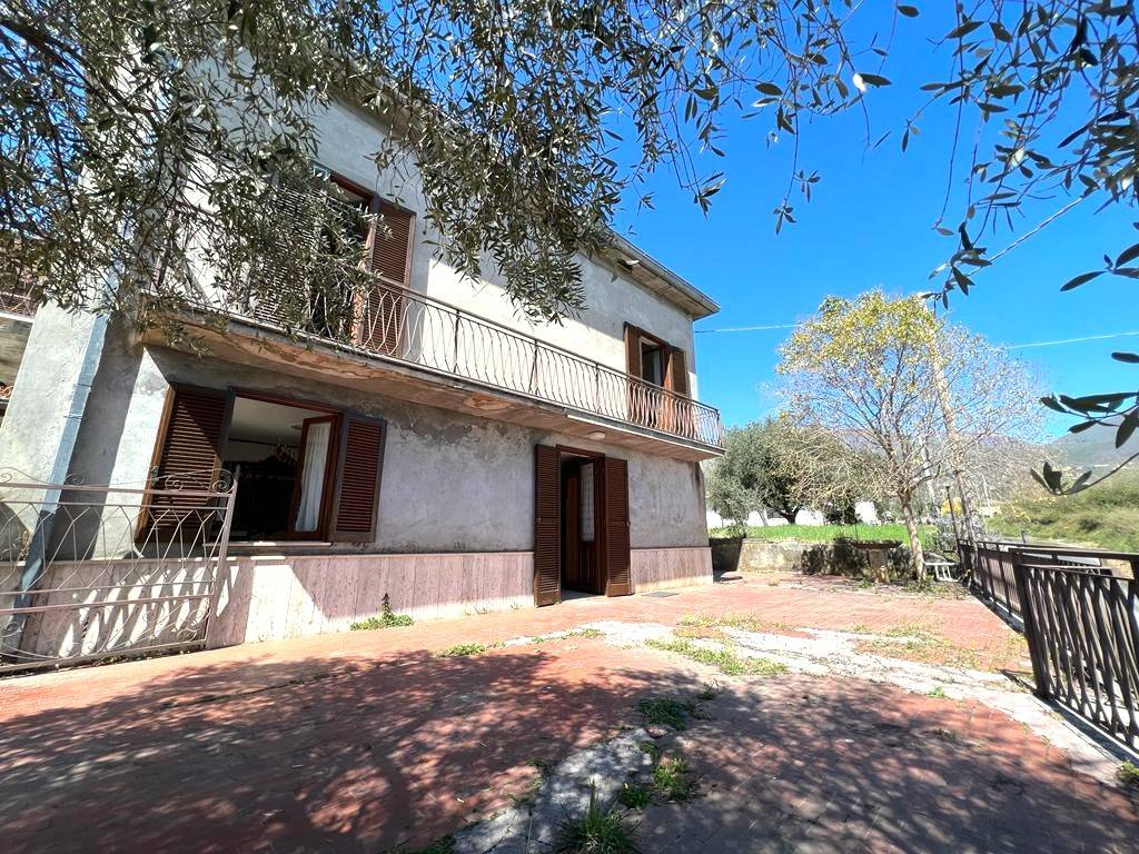 Casa indipendente a Isola del liri in Via Vado Capone Bottiglione, 40 - Foto 2