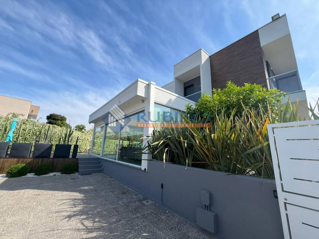 Villa a Trani in Via Ugo Balducci Riccitelli - Foto 2