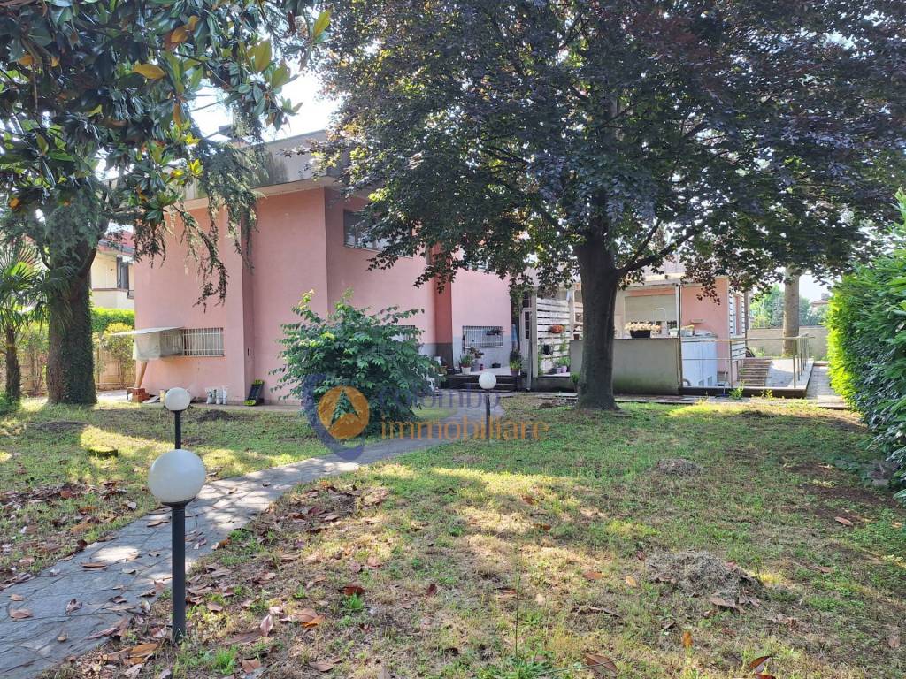 Casa indipendente a Gorla minore in via Montello, 1 - Foto 2