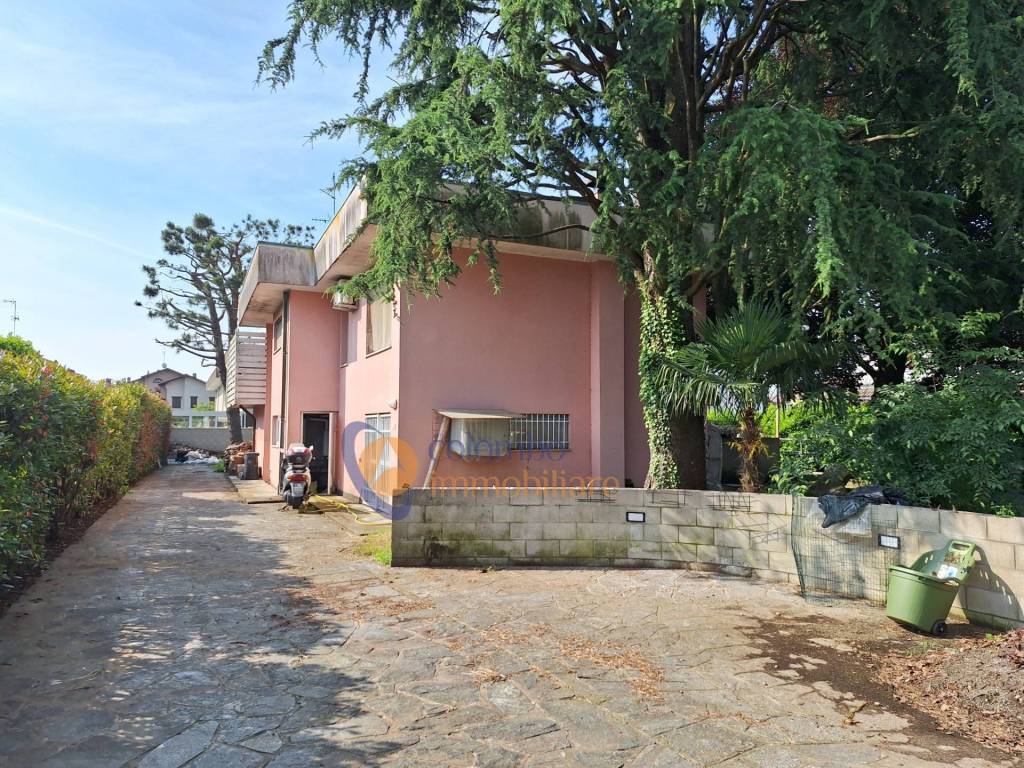 Casa indipendente a Gorla minore in via Montello, 1 - Foto 3