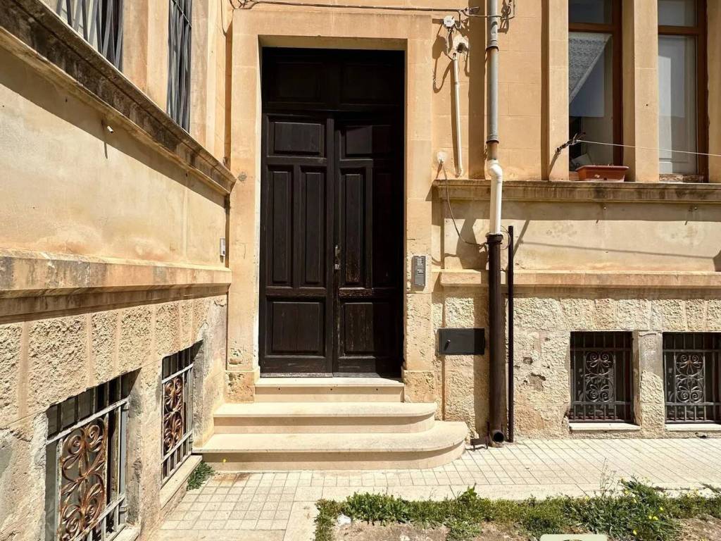 Appartamento a Noto in Via Camillo Benso Conte Di Cavour S.N.C. - Foto 4