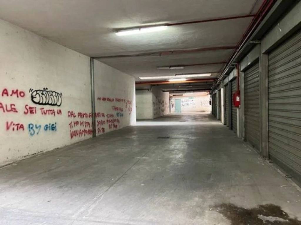 Box / garage a Scafati in Via Berlimguer, 1 - Foto 2