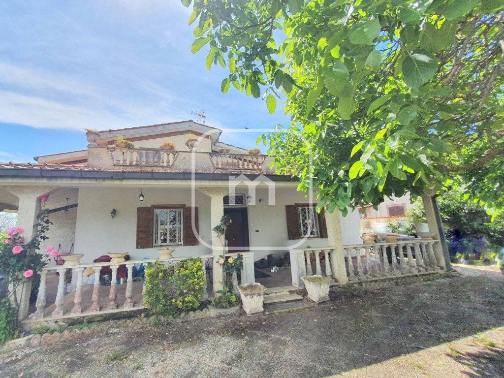Villa a Aprilia in Via dei Rutuli - Foto 2