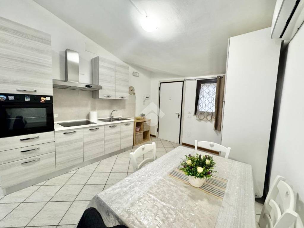 Appartamento a Assisi in Via Gianmaria Santarelli, 11 - Foto 2