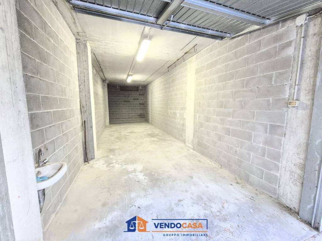 Box / garage a Finale ligure in Giardini Monsignor Filippo Mantero - Foto 2