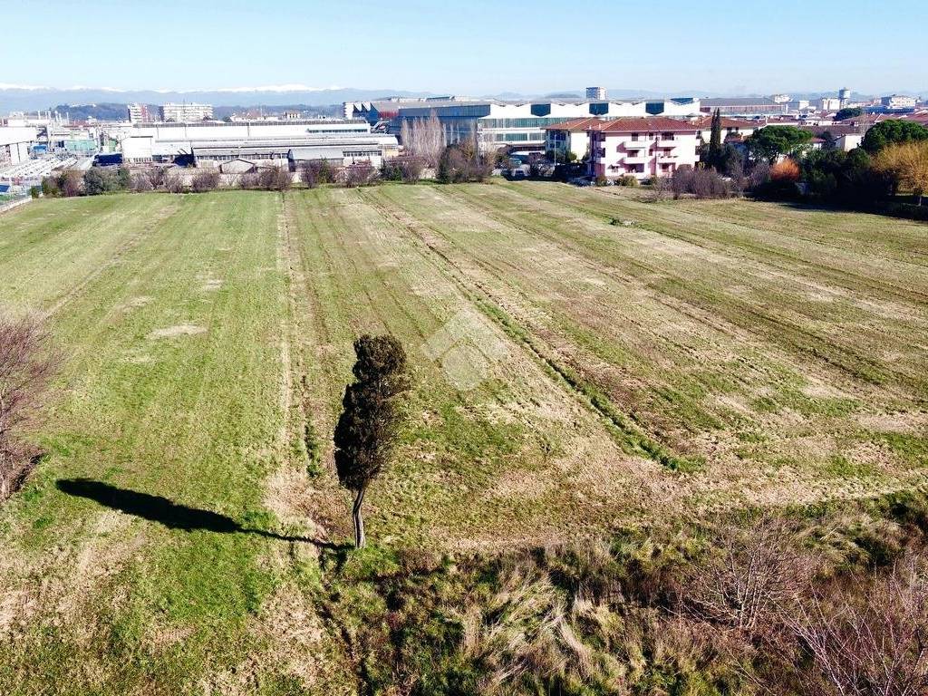 Terreno a Pontedera in Viale Africa, 10 - Foto 2