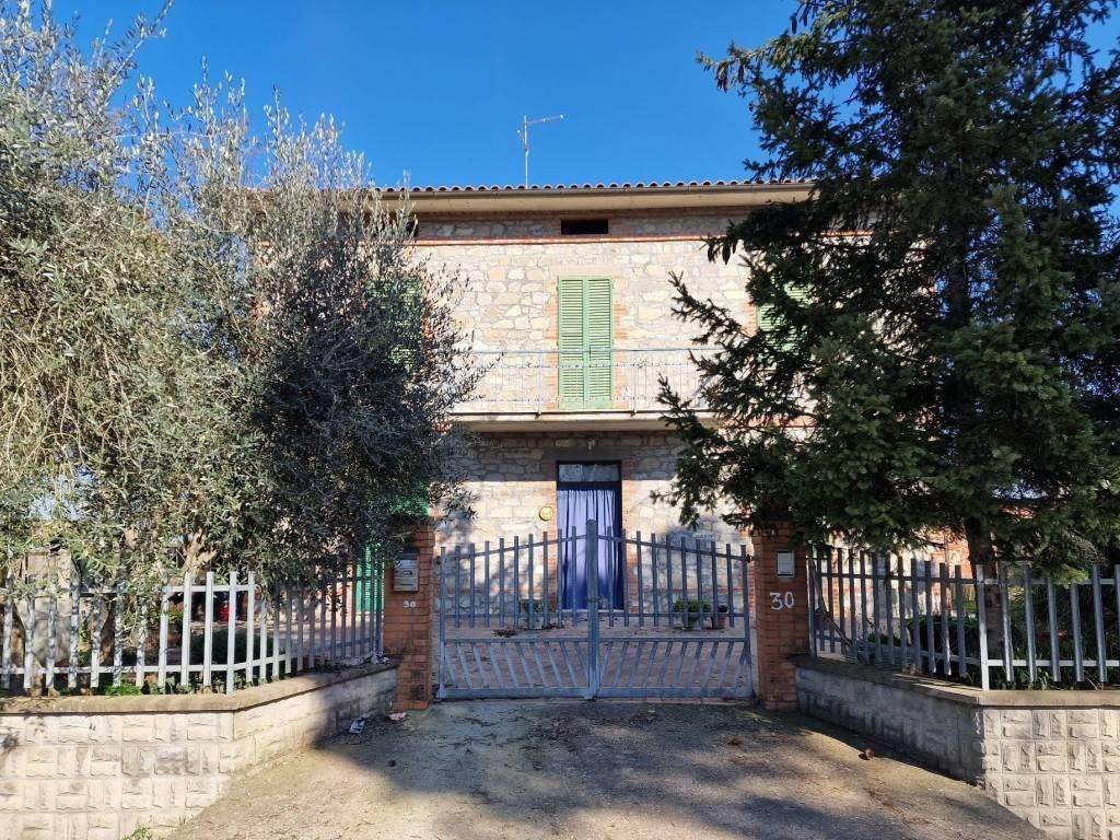 Casa indipendente a Castiglione del lago in Via Trasimeno, 117 - Foto 2
