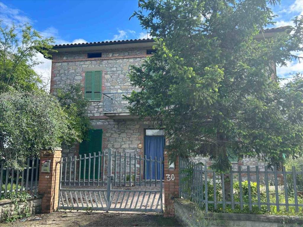 Casa indipendente a Castiglione del lago in Via Trasimeno, 117 - Foto 3