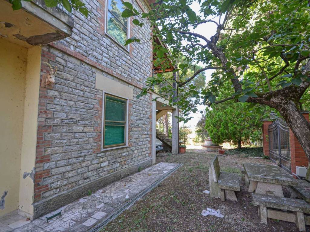 Villa a Castiglione del lago in Via Cellaio - Foto 2