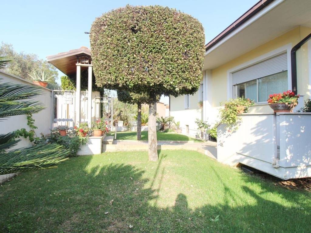 Villa a Roseto degli abruzzi in Via Salara, 65 - Foto 2