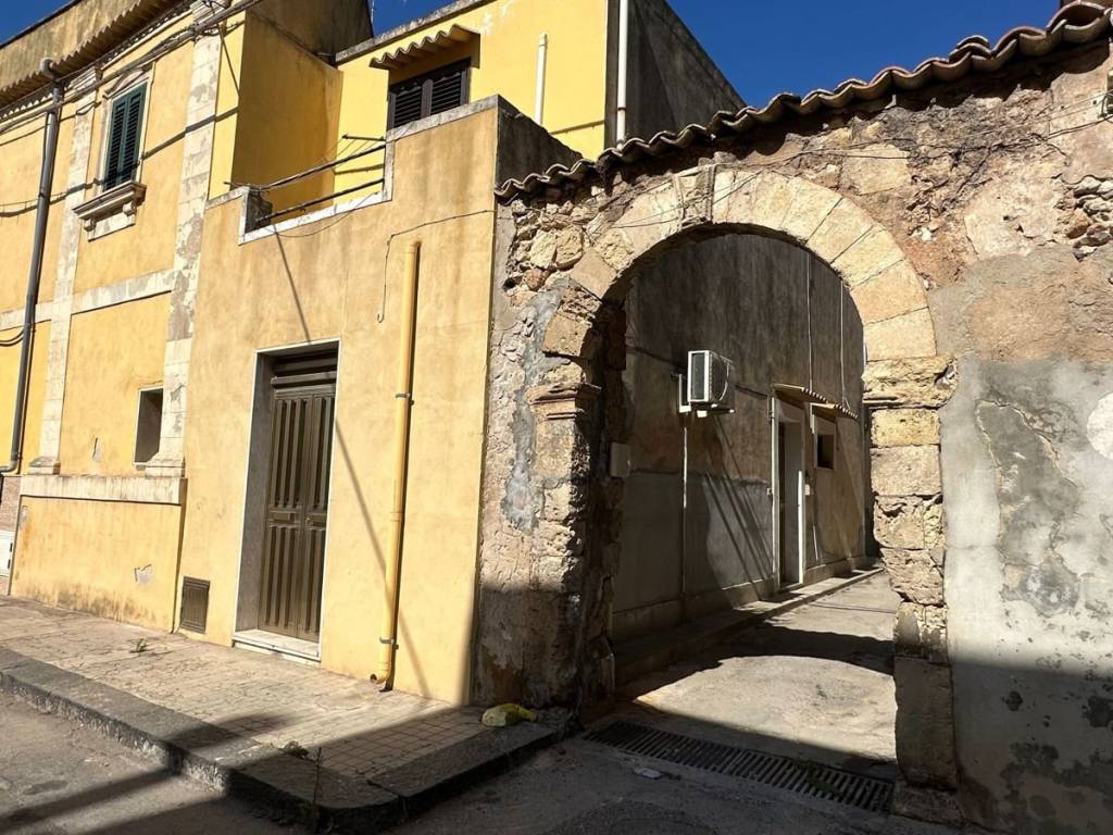 Casa indipendente a Avola in Via Ruggero VII, 4 - Foto 2