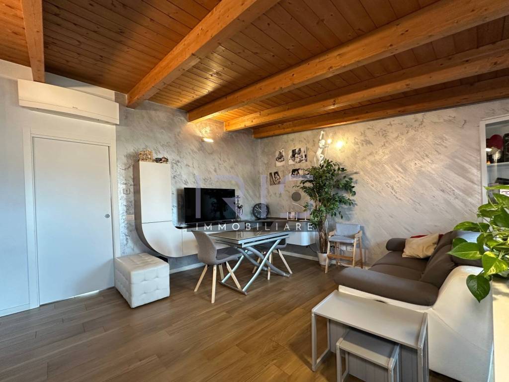 Appartamento a Cesano maderno in Via Trieste - Foto 3