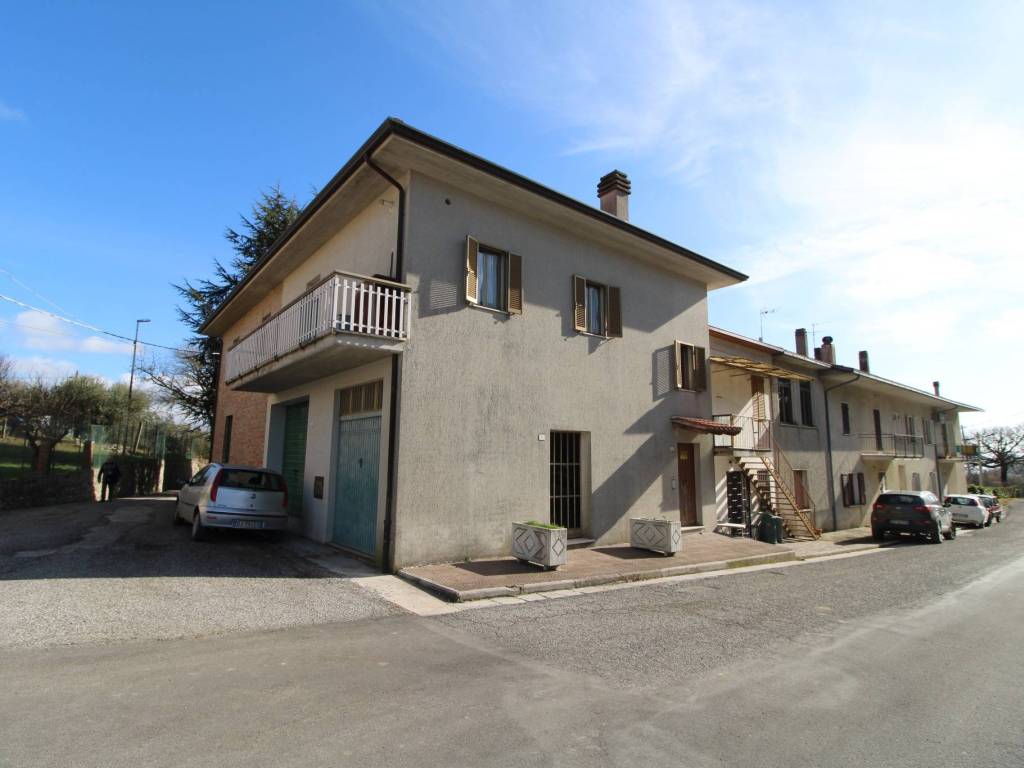 Casa indipendente a Gubbio in Strada Statale Eugubina - Foto 2
