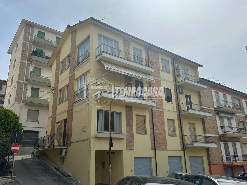 Appartamento a Fermo in Via medaglie d'oro 126 - Foto 2