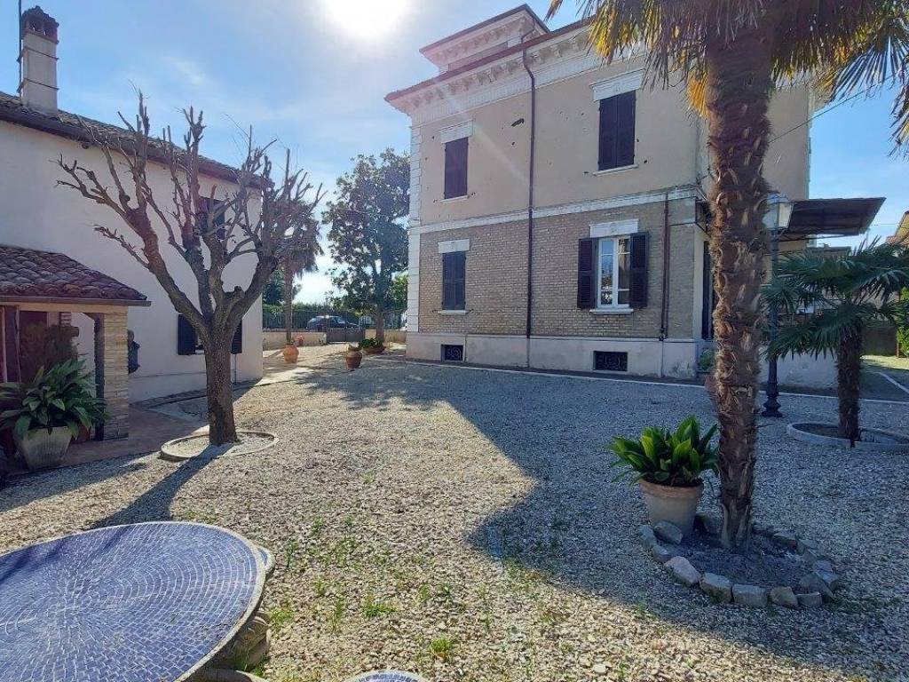 Villa a Ostra in Viale Giacomo Matteotti - Foto 2