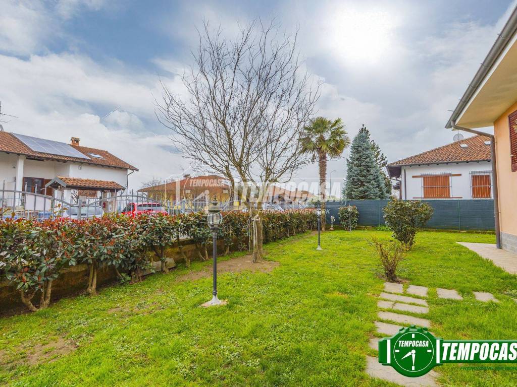 Villa a Vellezzo bellini in Via Giosuè Carducci - Foto 2