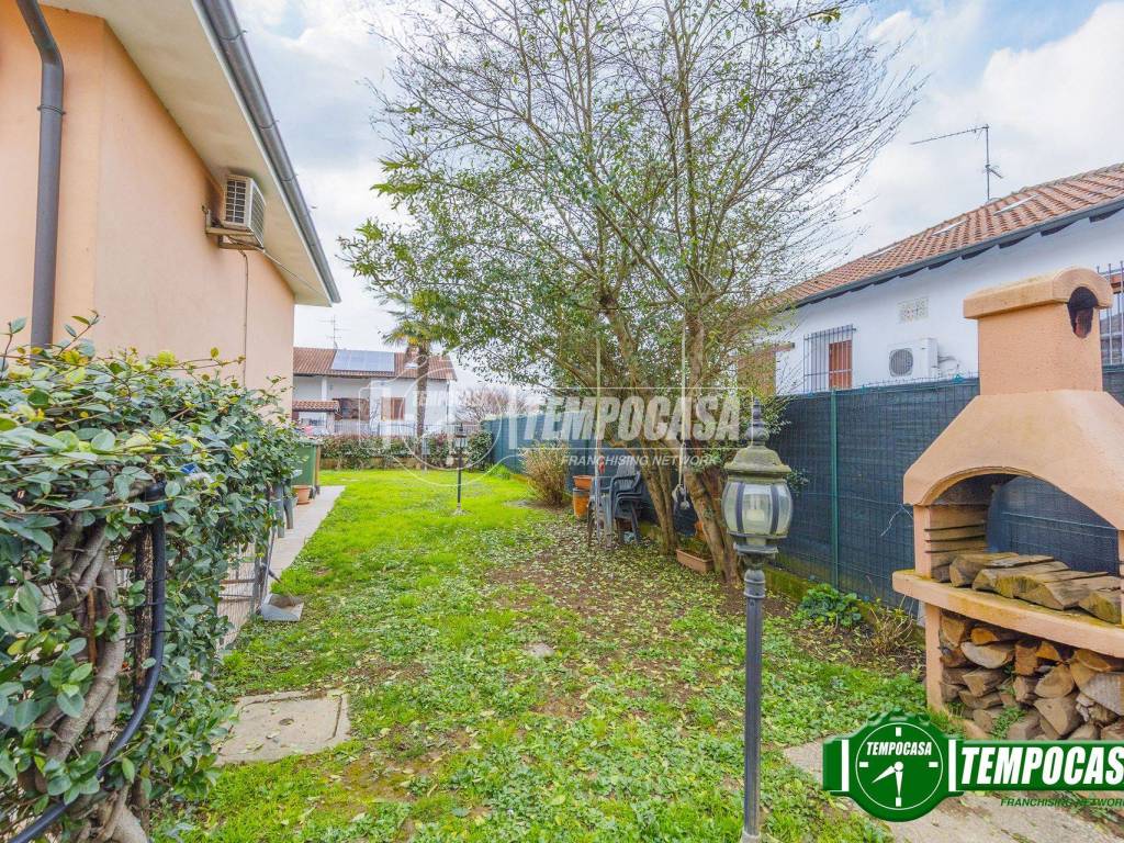 Villa a Vellezzo bellini in Via Giosuè Carducci - Foto 3