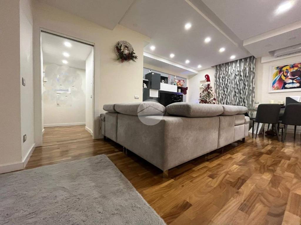 Appartamento a Napoli in Via san donato, 86 - Foto 2