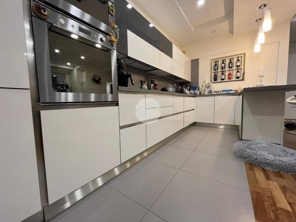 Appartamento a Napoli in Via san donato, 86 - Foto 4