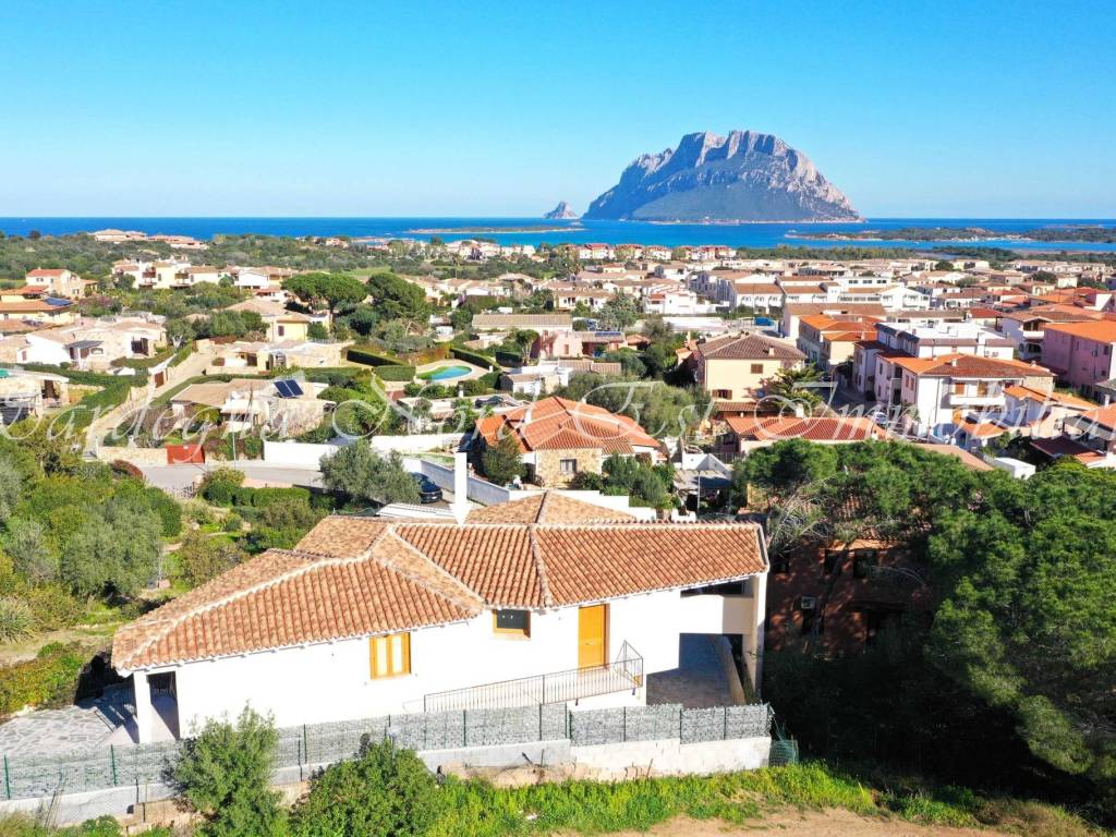 Villa a Loiri porto san paolo in Via Donatello - Foto 3