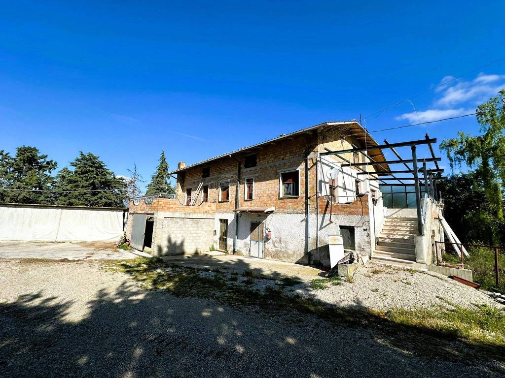 Rustico / casale a Bellante in Via Luigi Pirandello 4 - Foto 2