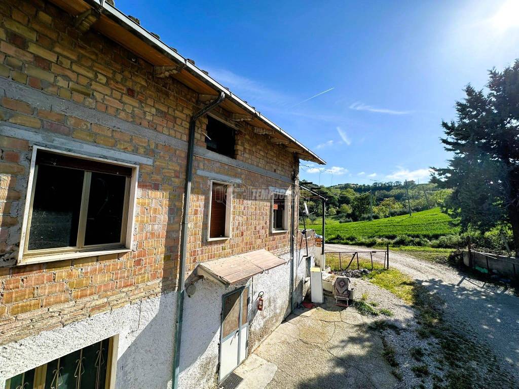 Rustico / casale a Bellante in Via Luigi Pirandello 4 - Foto 4