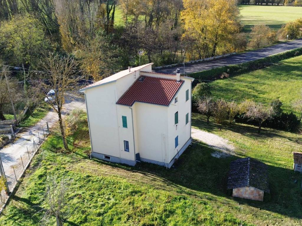 Villa a Gubbio in Strada Provinciale di Casacastalda Tratto 1 - Foto 3