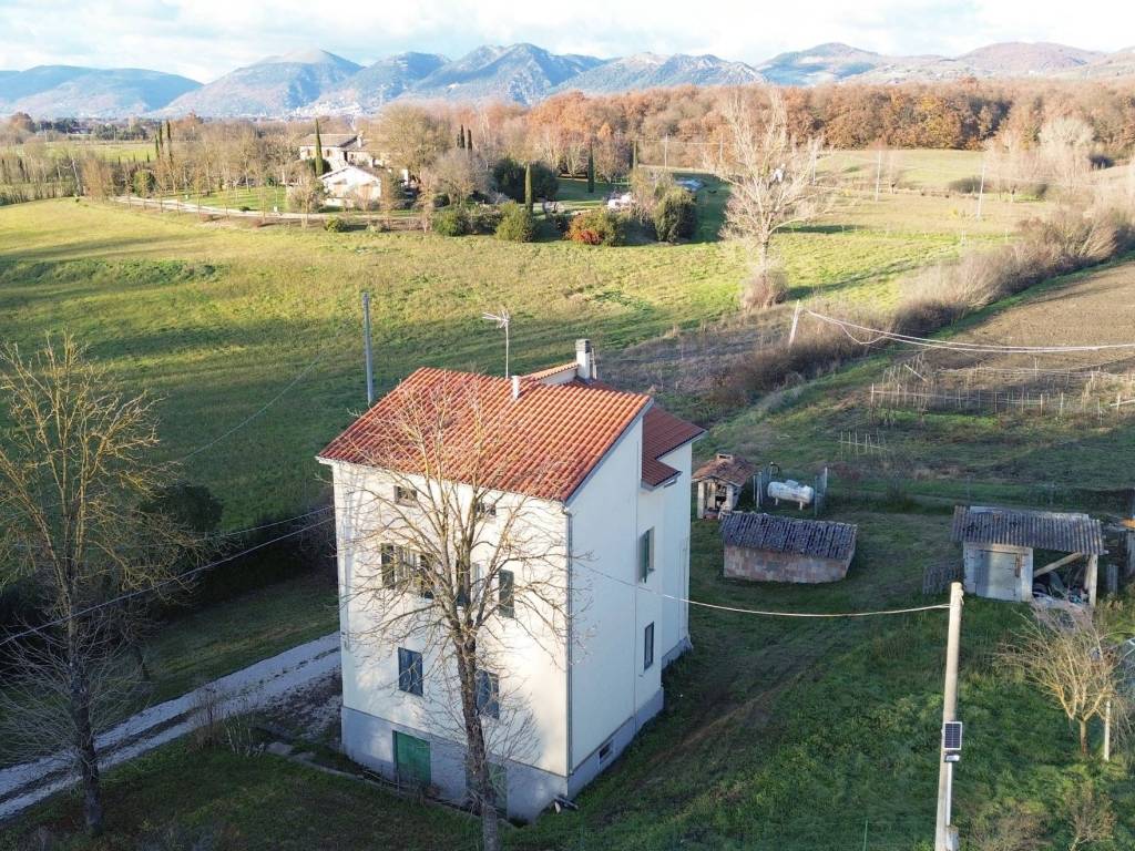 Villa a Gubbio in Strada Provinciale di Casacastalda Tratto 1 - Foto 4