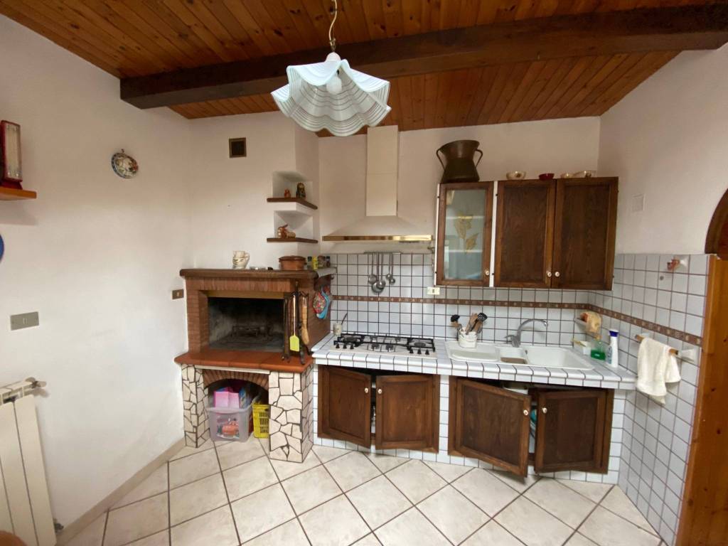 Rustico / casale a Santa maria del molise in Via Vittorio Emanuele - Foto 2