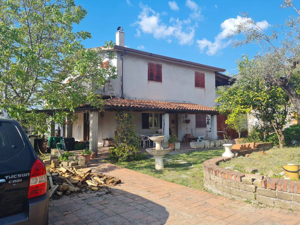 Villa a Fara in sabina in Via degli Aceri - Foto 2