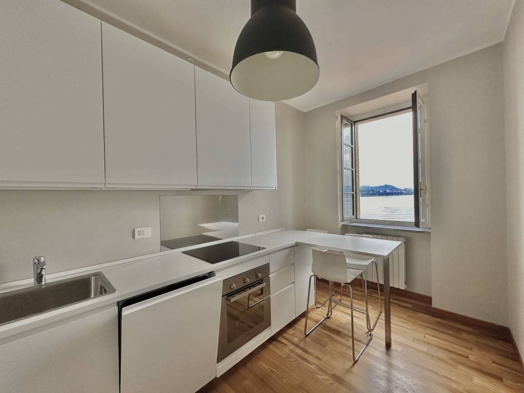 Appartamento a Arona in Corso Guglielmo Marconi - Foto 4