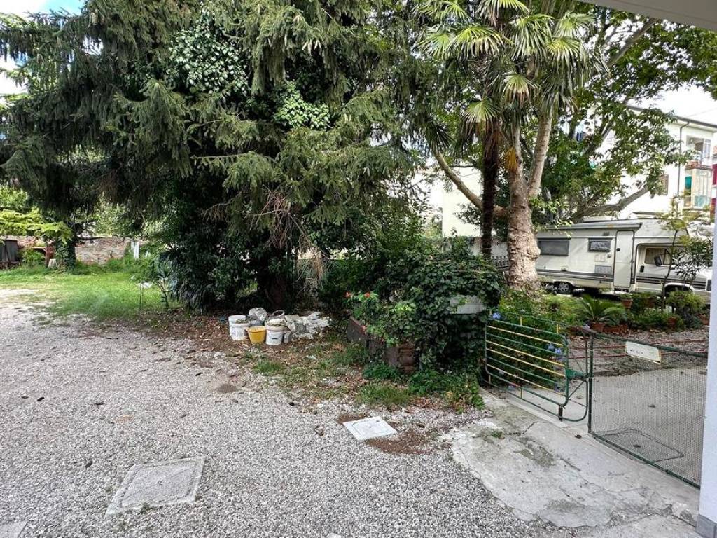 Terreno a Monfalcone in Via E. Valentinis, 58 - Foto 2