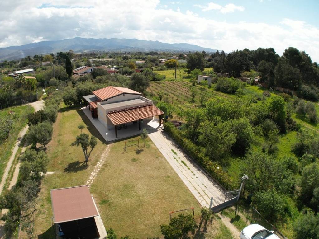 Villa a Quartu sant'elena in Via Filippo Figari - Foto 2