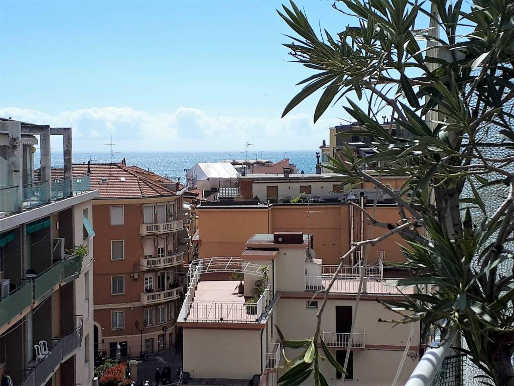 Attico / mansarda a Alassio in Via Leonardo da Vinci, 5 - Foto 3
