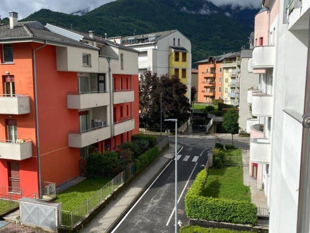 Appartamento a Morbegno in Via Bona Lombarda - Foto 2