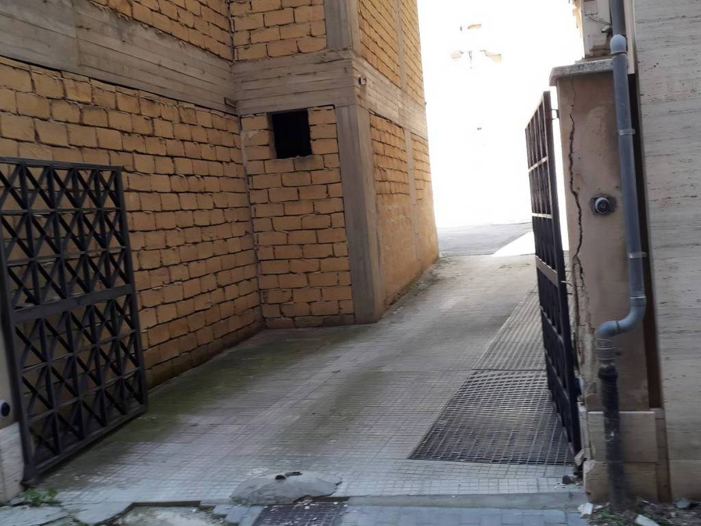 Box / garage a Castelvetrano in Cortile Narcisio Cozzo, 15 - Foto 2