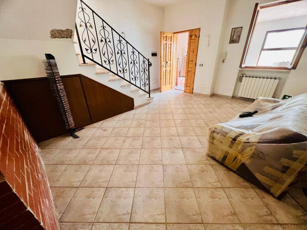 Villa a Aprilia in Via Valle Carniera - Foto 2