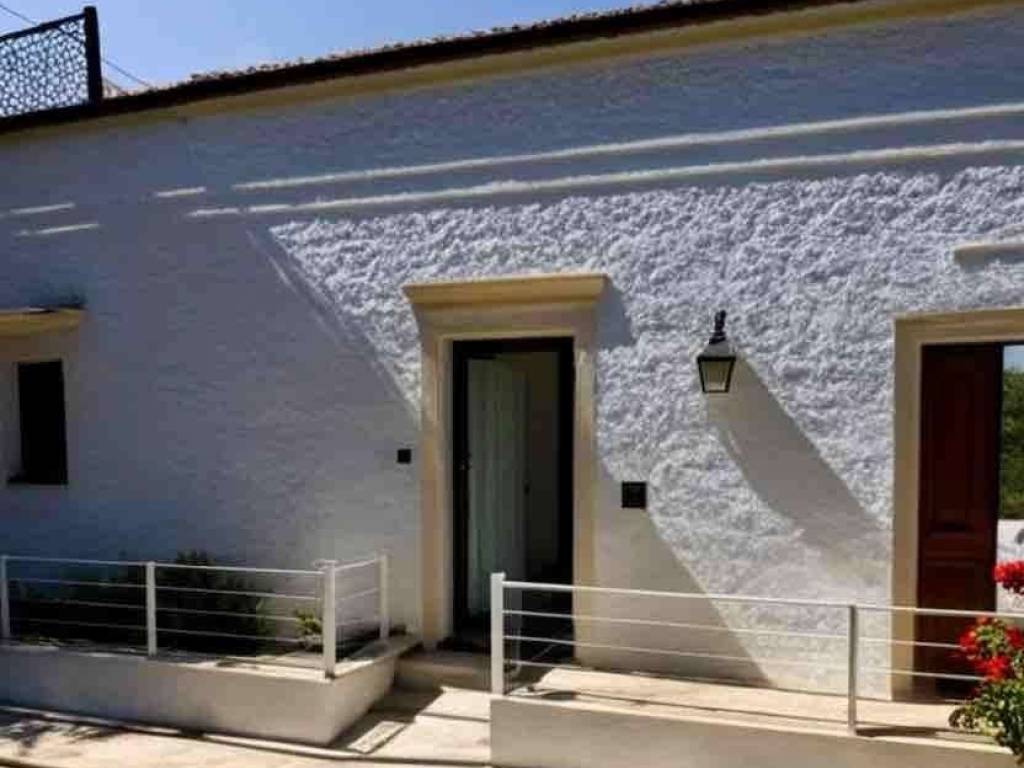Casa indipendente a Andrano in via provinciale 51 - Foto 2