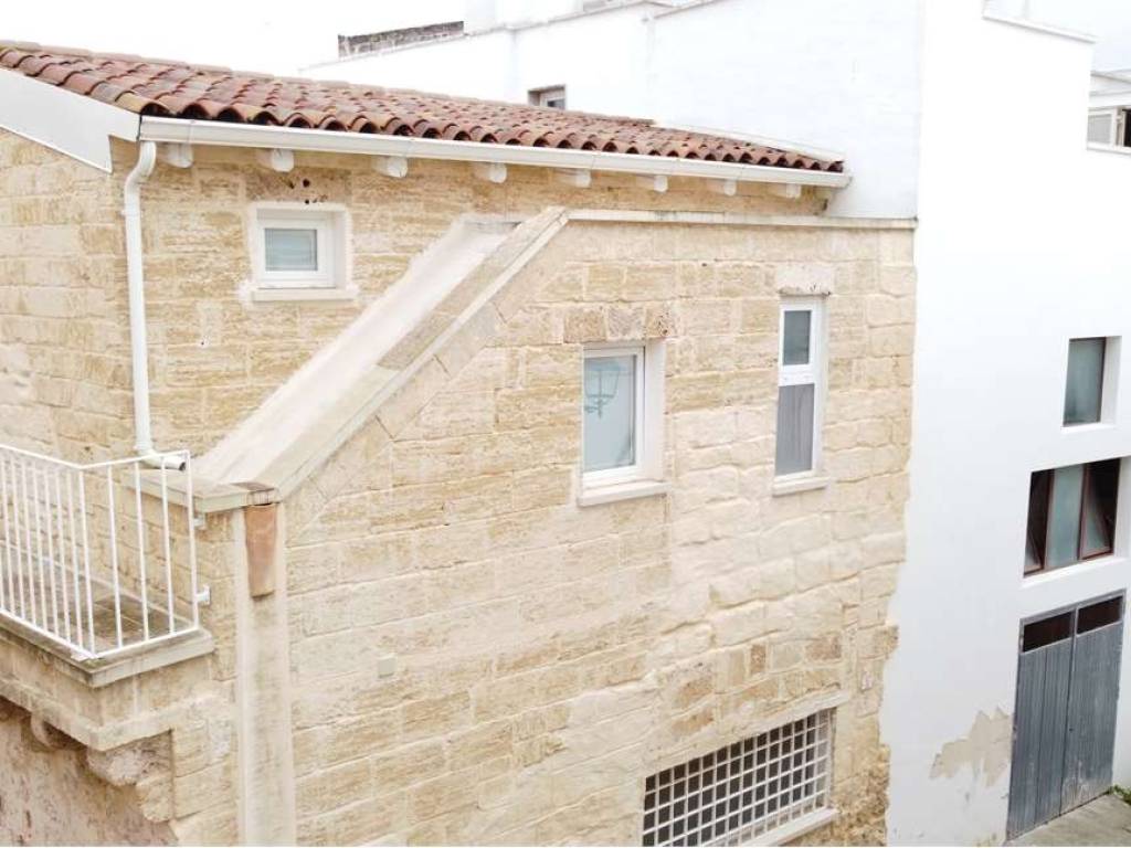 Casa indipendente a Racale in via umberto primo - Foto 2
