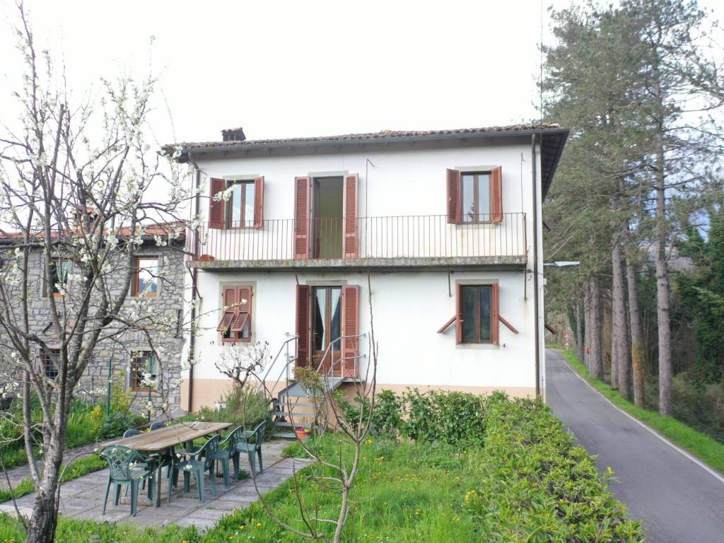 Casa indipendente a Castiglione di garfagnana in FRAZ. PIAN DI CERRETO, 22 - Foto 2