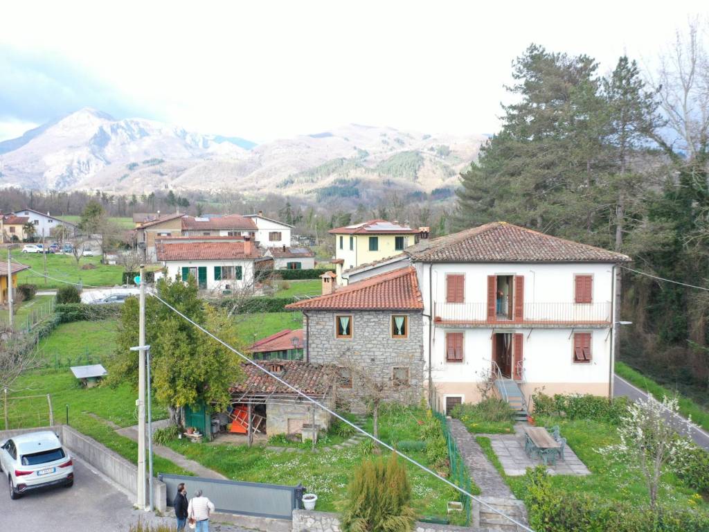 Casa indipendente a Castiglione di garfagnana in FRAZ. PIAN DI CERRETO, 22 - Foto 3