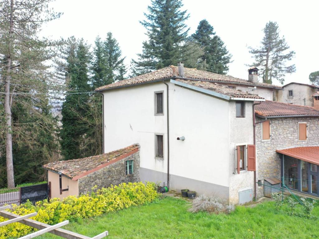 Casa indipendente a Castiglione di garfagnana in FRAZ. PIAN DI CERRETO, 22 - Foto 4