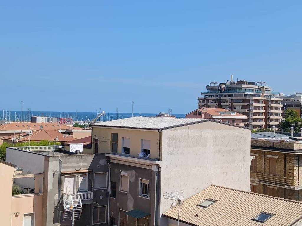 Attico / mansarda a Civitanova marche in Via Benedetto Cairoli, 26 - Foto 4