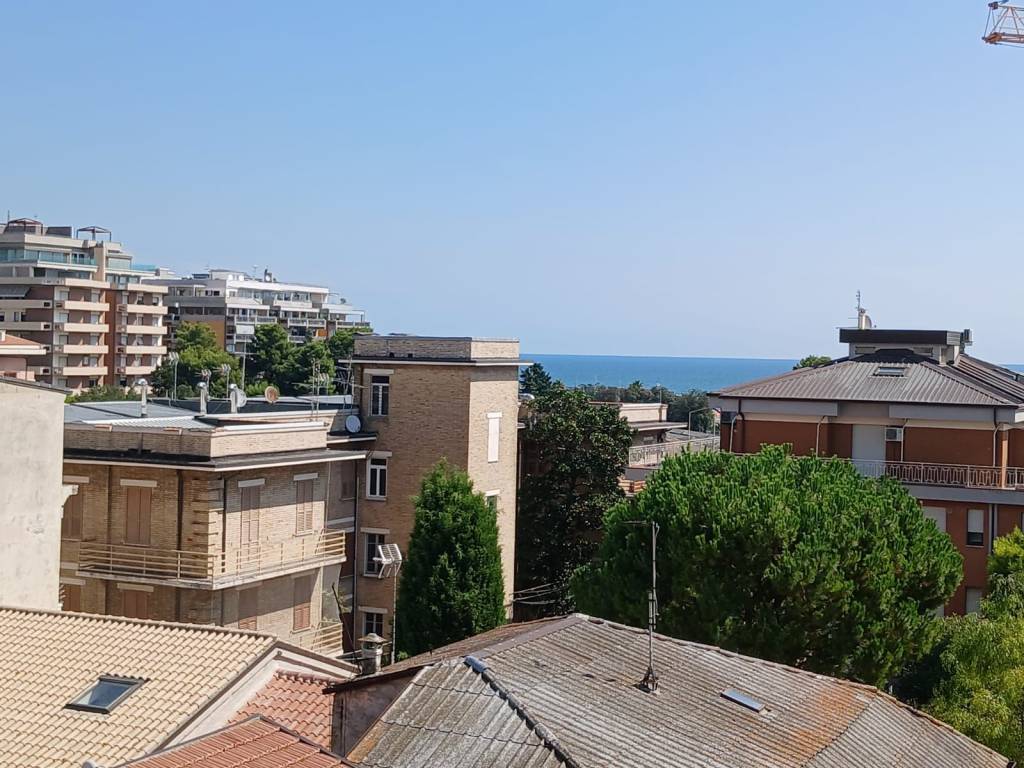 Attico / mansarda a Civitanova marche in Via Benedetto Cairoli, 26 - Foto 5