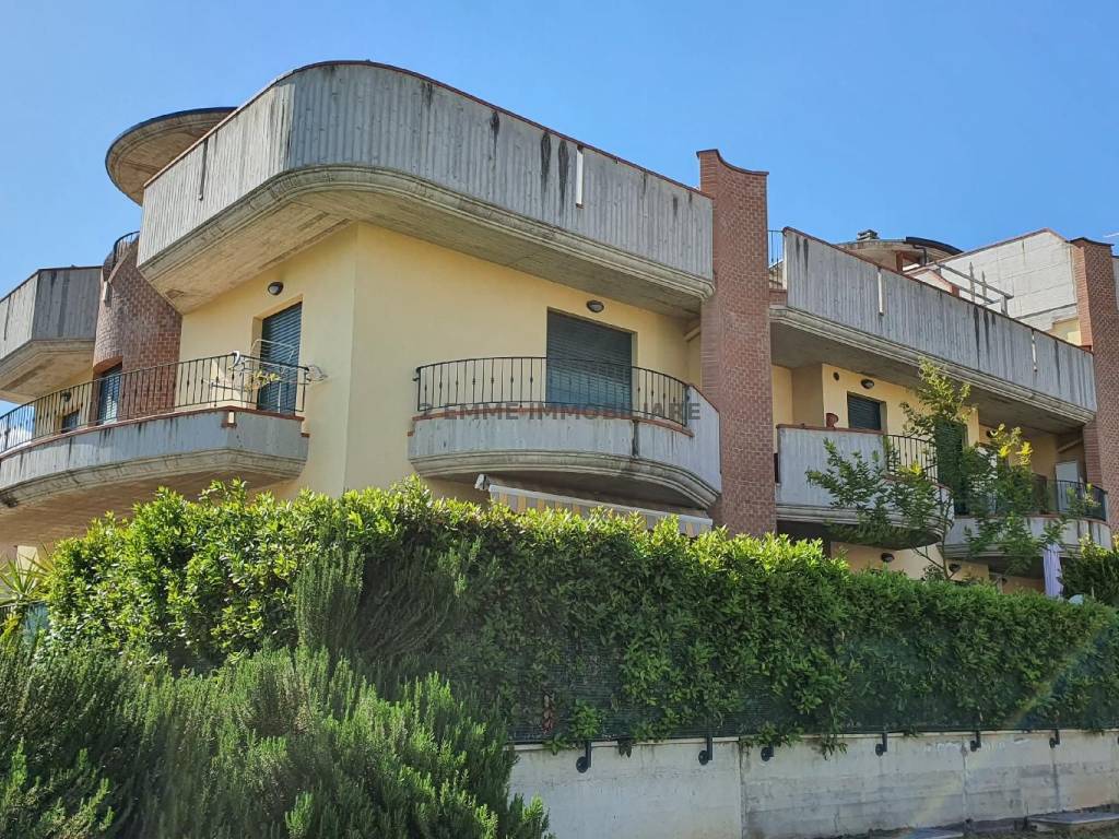 Appartamento a Ascoli piceno in LARGO DELLE VERONICHE 12 - Foto 3