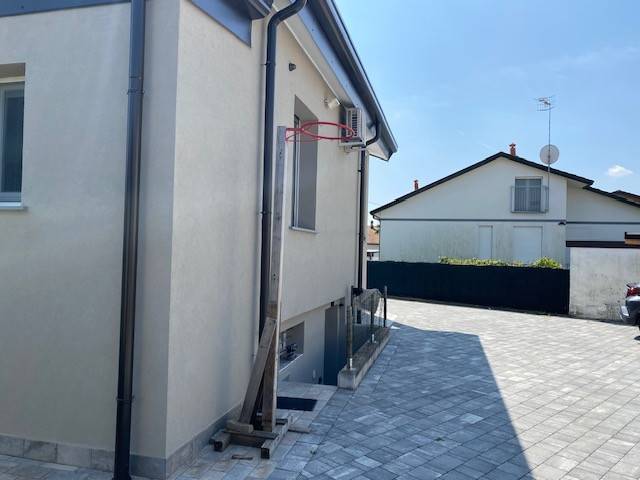 Villa a Castronno in Via Pio XII, 6 - Foto 2