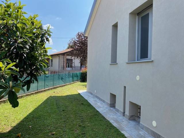 Villa a Castronno in Via Pio XII, 6 - Foto 3