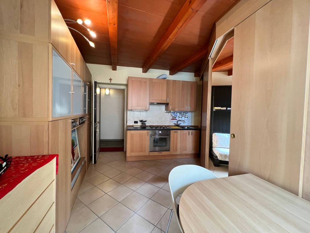 Appartamento a Laveno-mombello in Piazza Marchetti, 12 - Foto 3