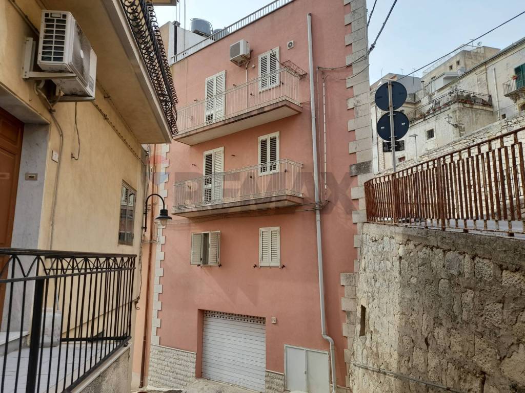 Casa indipendente a Chiaramonte gulfi in via Conte Manfredi, 2 - Foto 2